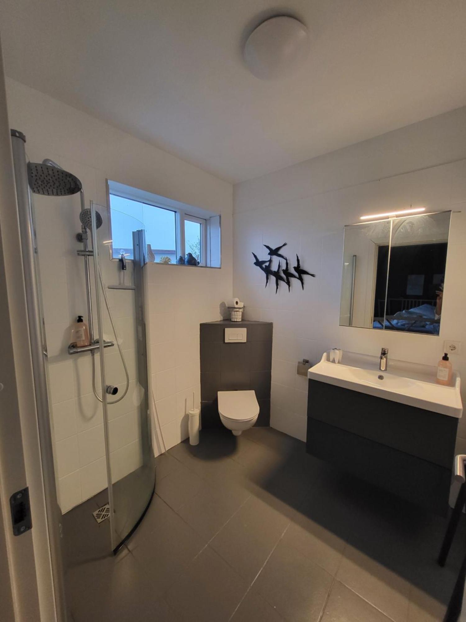Grindavik Guesthouse Self Check In & Out الغرفة الصورة